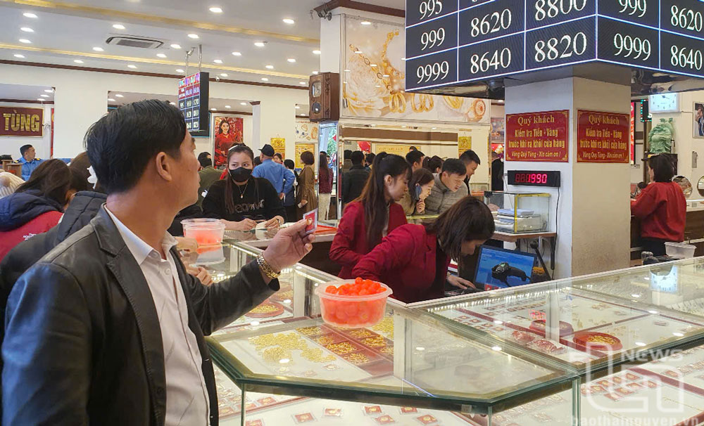 Nhộn nhịp mua vàng ngày vía Thần Tài