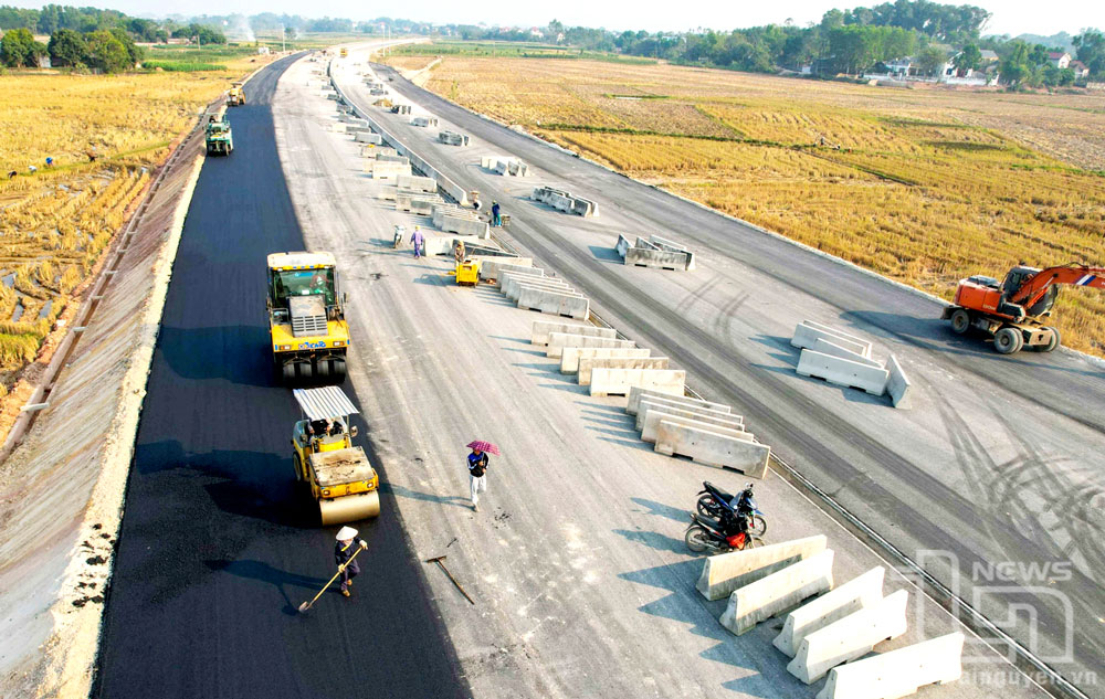 Xuân về trên những đại công trường