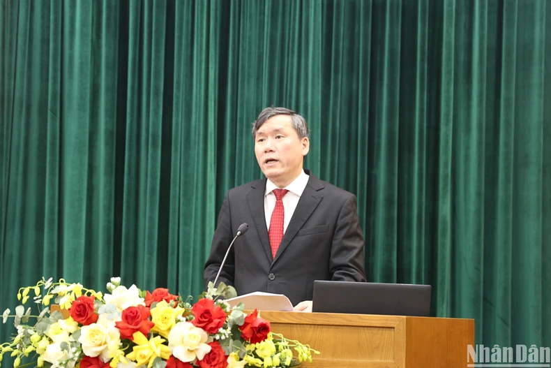 Giáo sư, Tiến sĩ Lê Văn Lợi công bố mục đích, kế hoạch và thể lệ cuộc thi. (Ảnh: HẢI ĐĂNG)