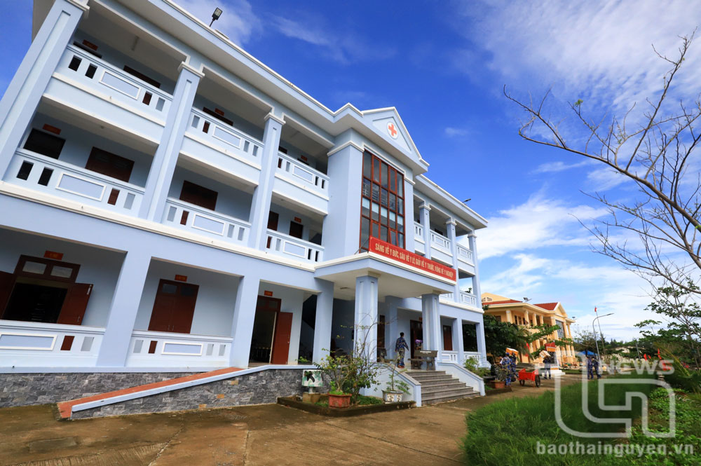 Bệnh xá đảo Đá Tây được xây dựng khang trang, đáp ứng nhu cầu khám chữa bệnh cho cán bộ, chiến sĩ và nhân dân.