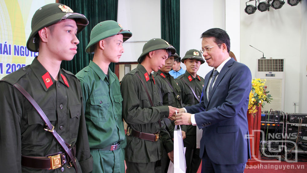 Gặp mặt tân binh trước khi nhập ngũ