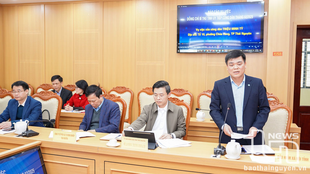 Đại diện Bảo hiểm Xã hội tỉnh nêu phương án hỗ trợ công dân.