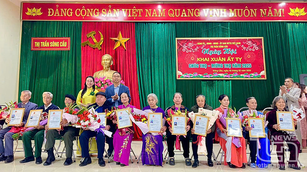 Trích ngân sách gần 2,3 tỷ đồng chúc thọ người cao tuổi