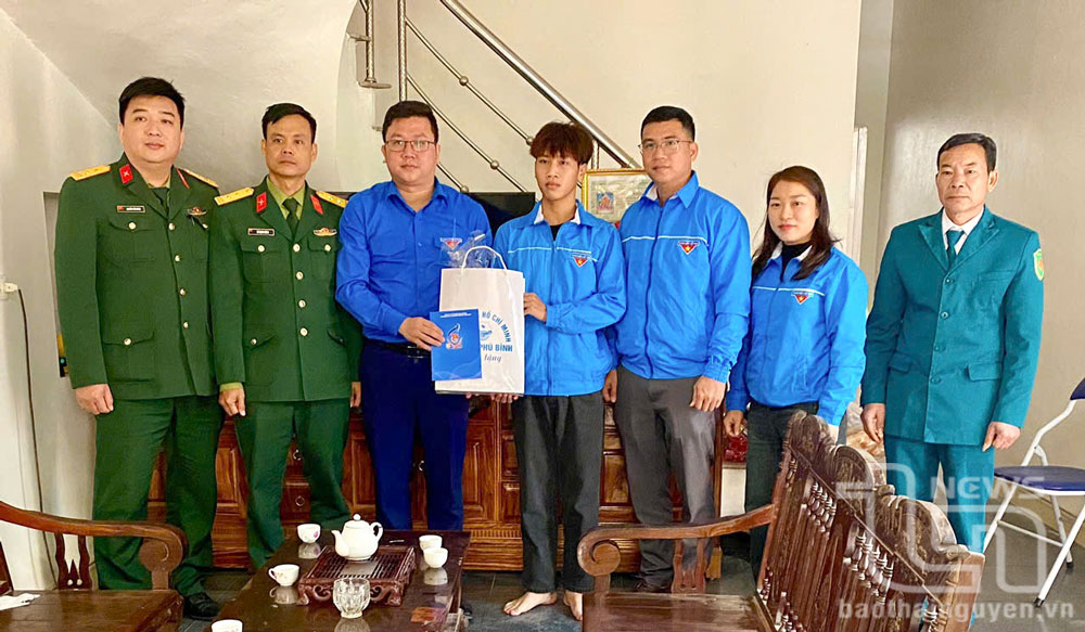 Khát vọng cống hiến từ những lá đơn xin nhập ngũ
