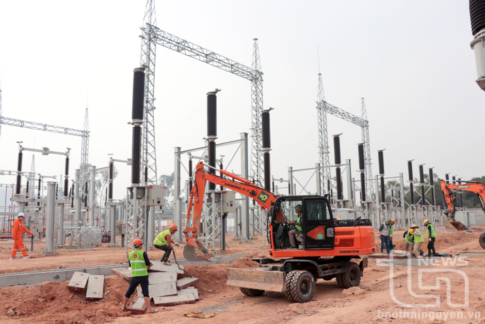 Dự án Trạm biến áp 220kV Phú Bình 2 và ĐZ 220kV Phú Bình 2 rẽ Thái Nguyên - Bắc Giang đang được đẩy nhanh tiến độ thi công để hoàn thành theo đúng kế hoạch. Ảnh: TL