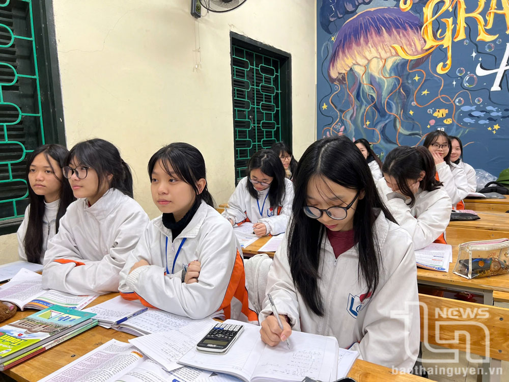 Quy định mới về dạy thêm, học thêm: Giảm áp lực nhưng không ít băn khoăn