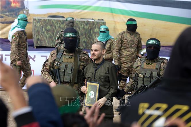 Hamas tố Israel vi phạm thỏa thuận ngừng bắn khi hoãn thả tù nhân Palestine