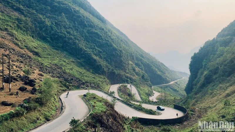 Những cung đường "ngoạn mục" hút khách nhất Hà Giang 
