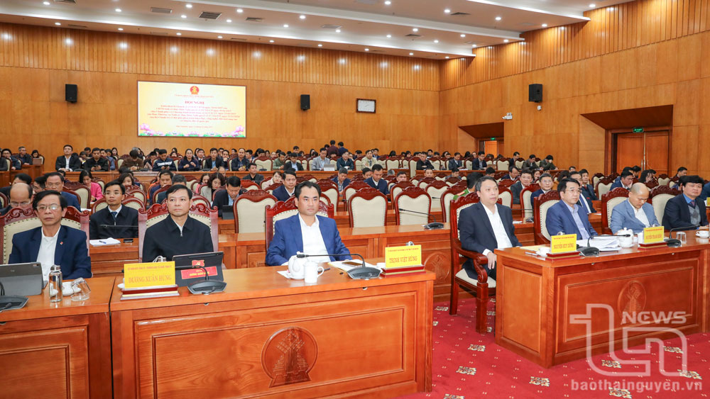 Đồng chí Bí thư Tỉnh ủy Trịnh Việt Hùng và các đại biểu dự Hội nghị.