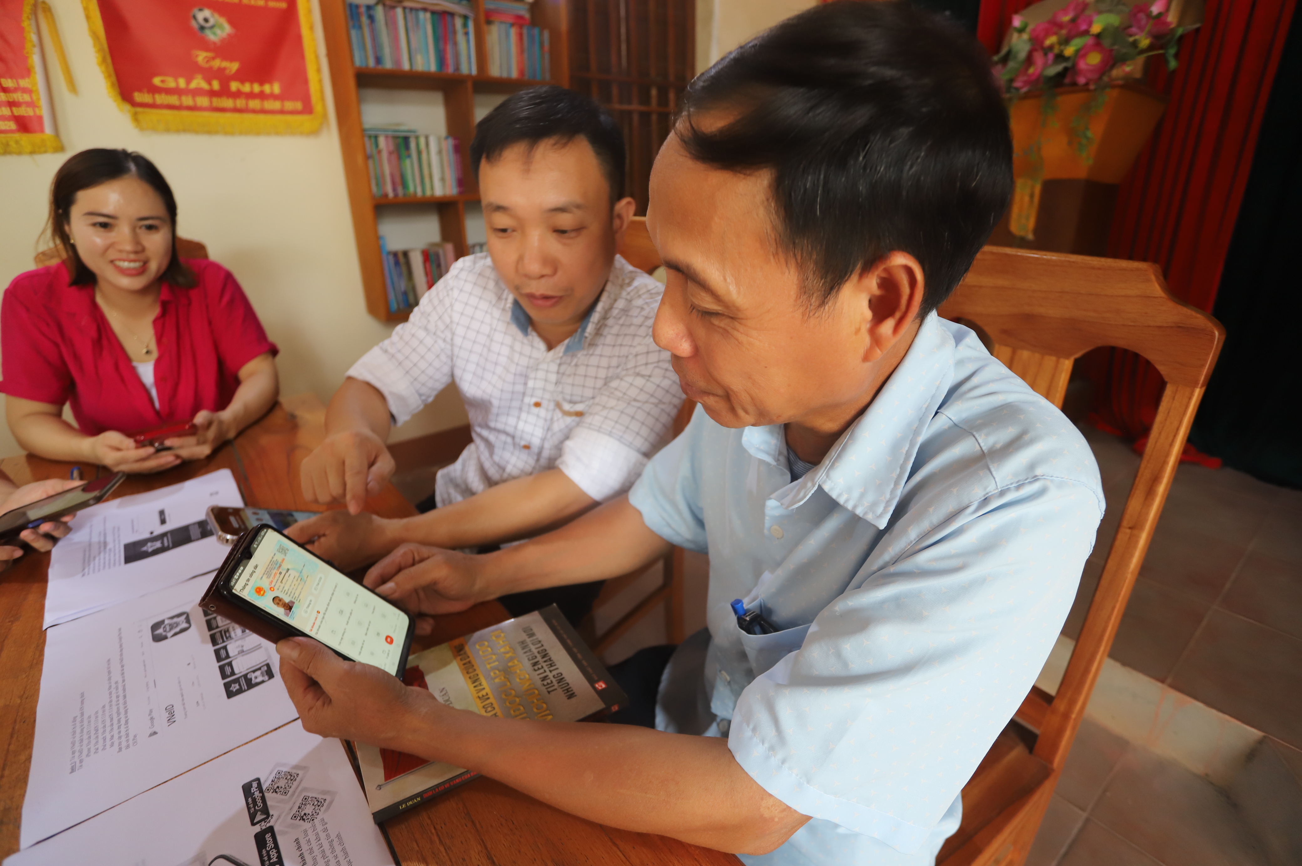 Người cao tuổi bắt nhịp công nghệ số