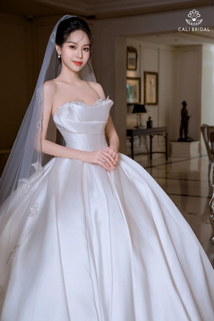Cali Bridal chia sẻ kinh nghiệm chọn váy cưới kiểu Hàn Quốc phù hợp với cô dâu nhất