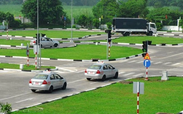 Bàn giao sát hạch, cấp giấy phép lái xe về Bộ Công an dự kiến trước ngày 19-2
