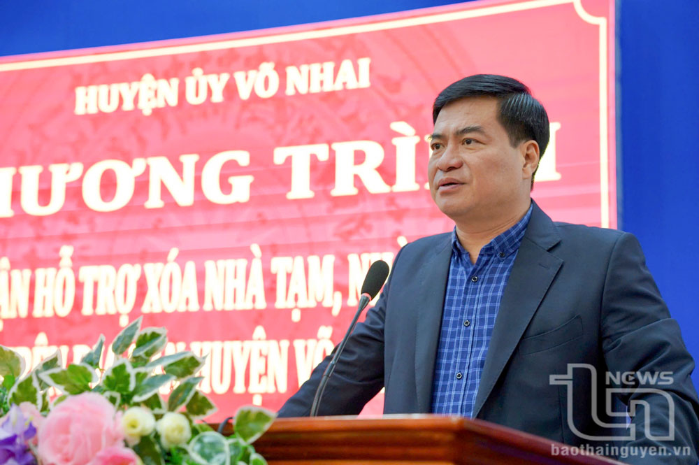 Đồng chí Phó Chủ tịch UBND tỉnh Lê Quang Tiến phát biểu tại Chương trình.