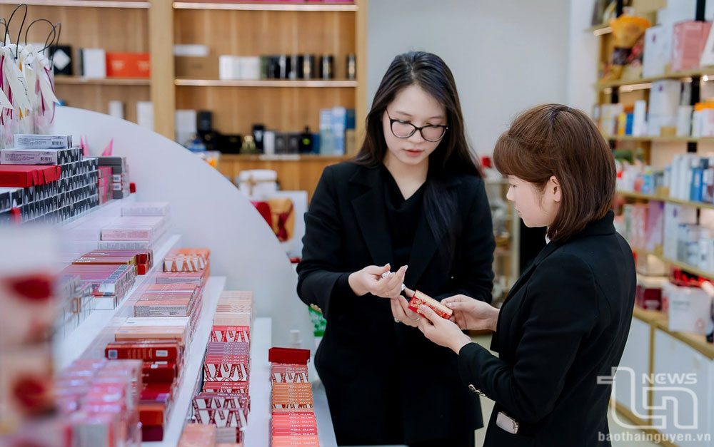 Sôi động thị trường quà tặng Valentine