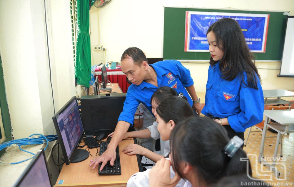 Đoàn viên thanh niên TP. Thái Nguyên được tập huấn kỹ năng sử dụng mạng xã hội.