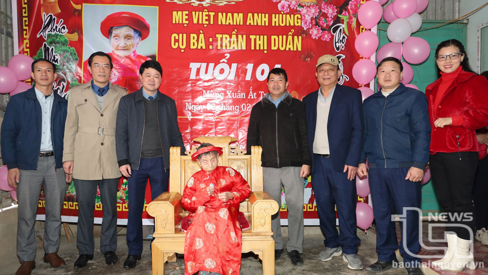 Tổ chức mừng thọ Mẹ Việt Nam Anh hùng Trần Thị Ruẩn