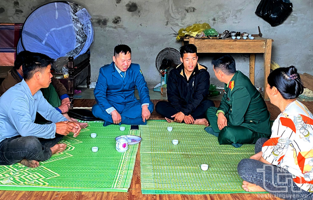Đơn vị chức năng tổ chức thâm nhập “3 gặp, 4 biết” trong công tác tuyển quân năm 2025 tại xã Phương Giao (Võ Nhai).