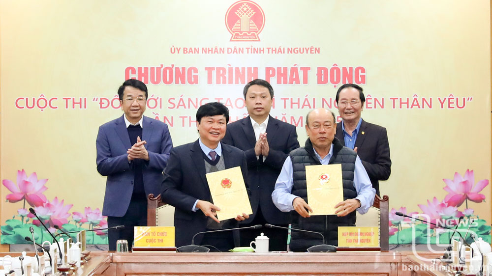 Lãnh đạo Hiệp hội Doanh nghiệp tỉnh và Sở Khoa học - Công nghệ ký kết phối hợp triển khai Cuộc thi.