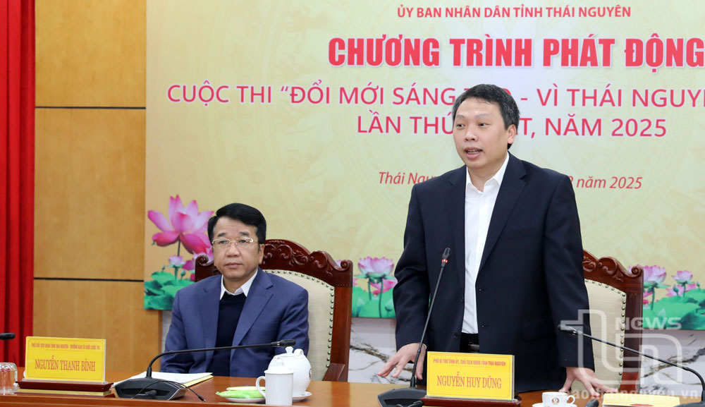 Đồng chí Chủ tịch UBND tỉnh Nguyễn Huy Dũng phát biểu.