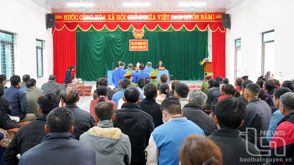 Quang cảnh phiên tòa.