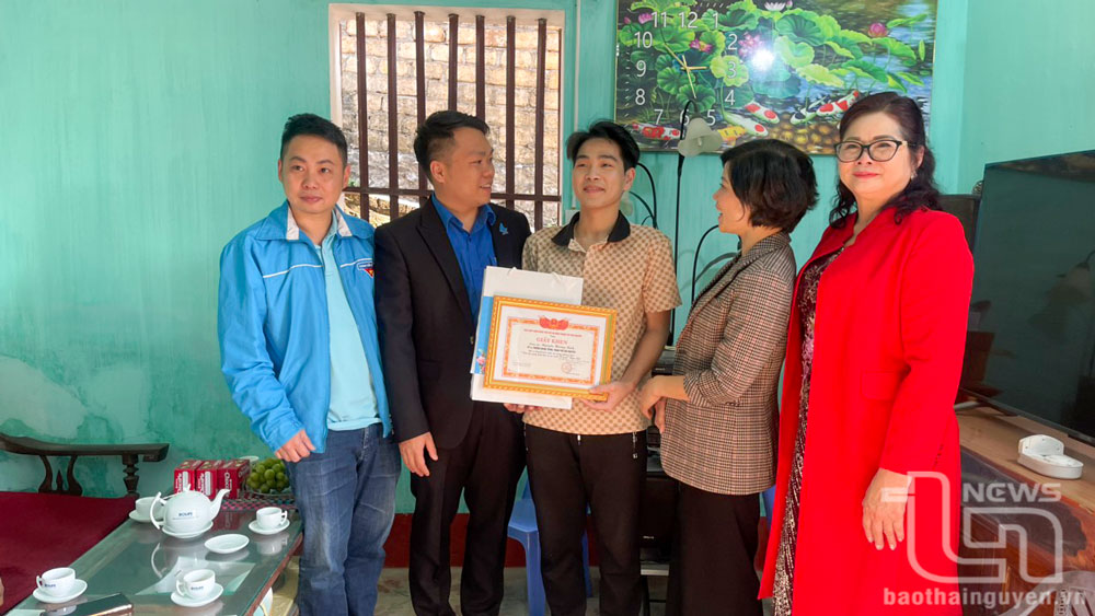 Tân binh sẵn sàng lên đường tòng quân