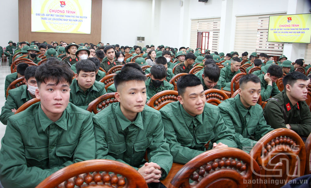 Các tân binh của TP. Thái Nguyên tại buổi gặp mặt.