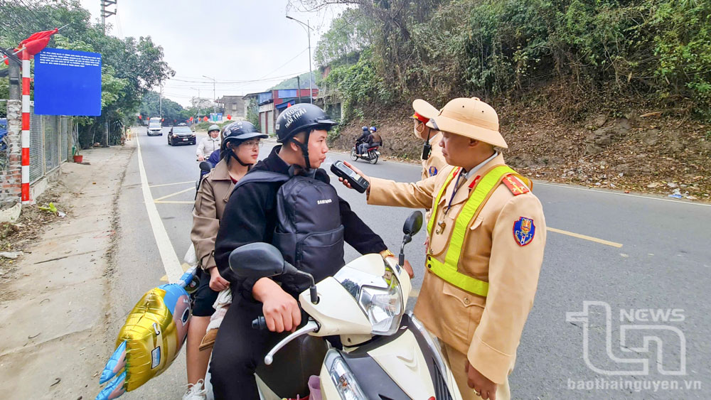 Trong dịp Tết Nguyên đán, lực lượng Cảnh sát giao thông tập trung xử lý các hành vi vi phạm là nguyên nhân trực tiếp dẫn đến tại nạn giao thông, trong đó có vi phạm về nồng độ cồn.