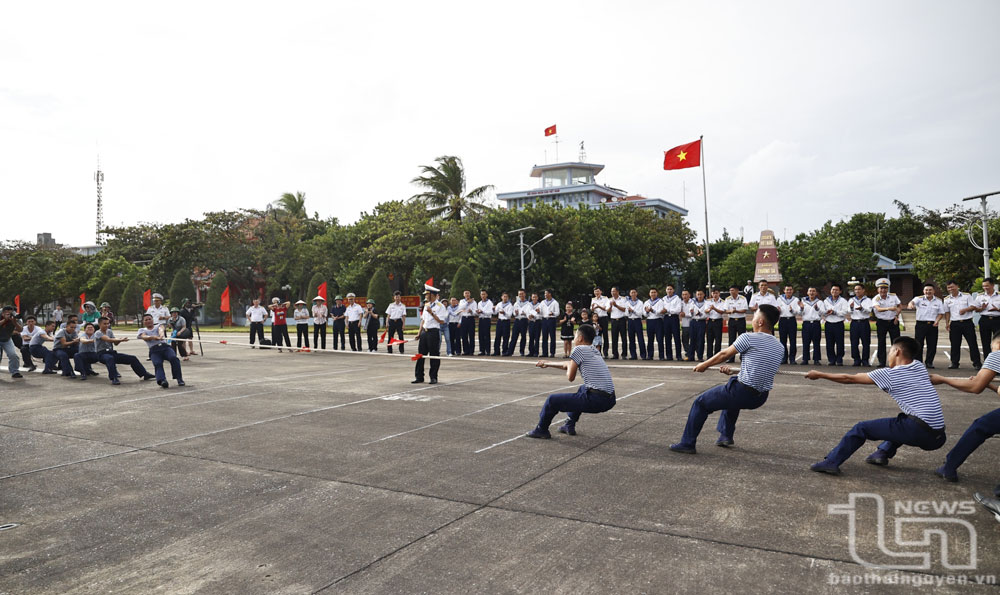 Thi kéo co vui Xuân đón Tết.