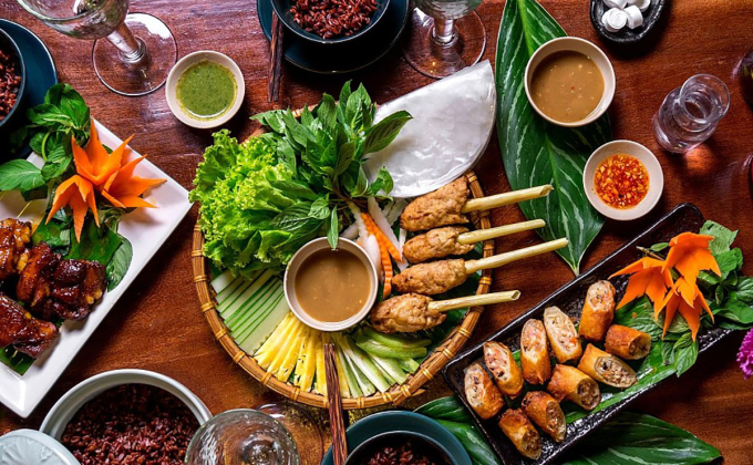 Hầu hết các món ăn Việt đều kết hợp được với đồ uống Tây. Ảnh: Michelin Guide