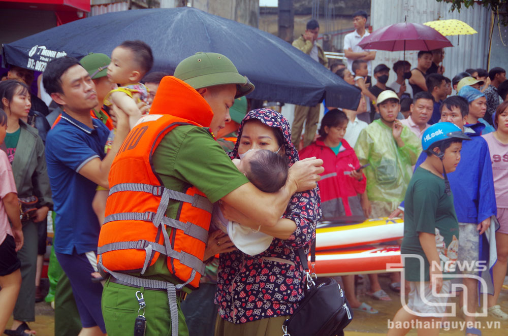 Nhớ những ngày vượt lũ