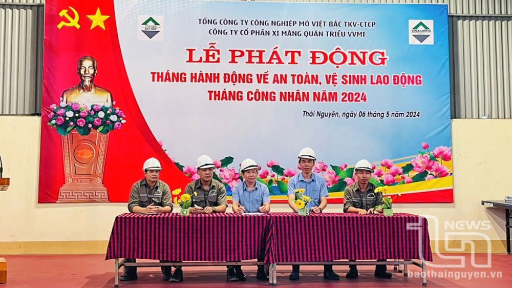 Công ty CP Xi măng Quán Triều phát động tháng an toàn vệ sinh lao động.