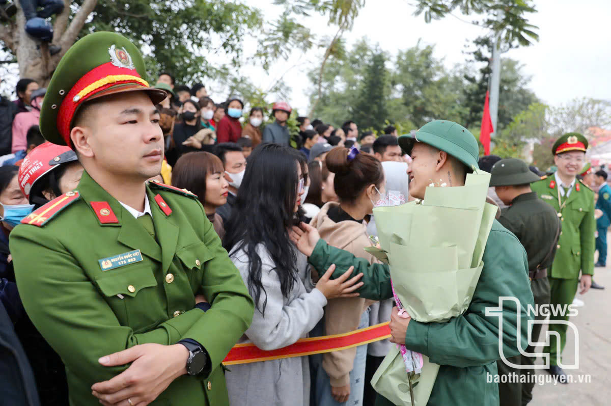 Chia tay trong niềm vui với quyết tâm lớn.