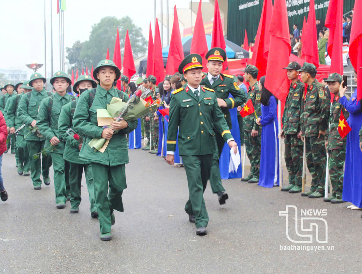 TP. Sông Công có 117 thanh niên lên đường nhập ngũ, trong đó có 19 thanh niên tham gia nghĩa vụ Công an nhân dân, 98 thanh niên tham gia nghĩa vụ quân sự.