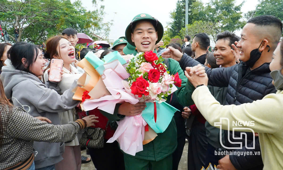 Huyện Đại Từ có 311 thanh niên ưu tú lên đường nhập ngũ, trong đó, 270 tân binh thực hiện nghĩa vụ quân sự, 41 thanh niên thực hiện nghĩa vụ Công an nhân dân.