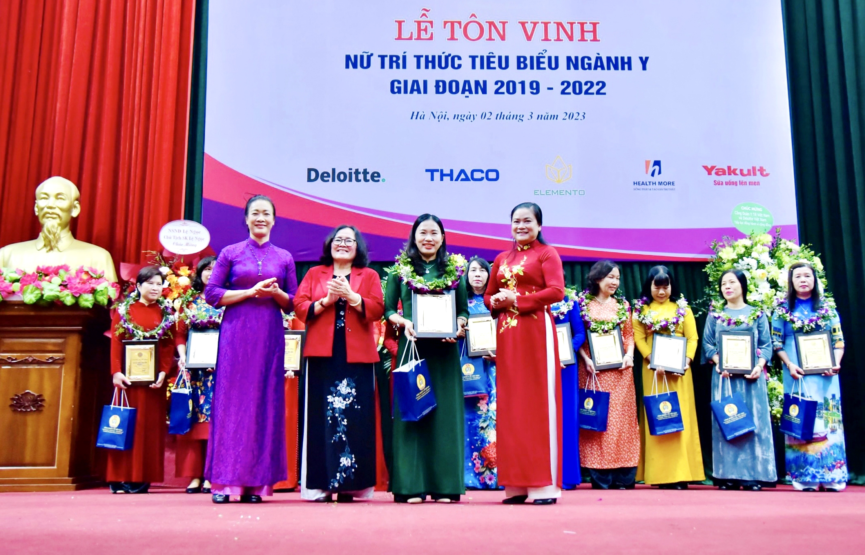 Gương sáng nữ bác sĩ tận tâm với công việc