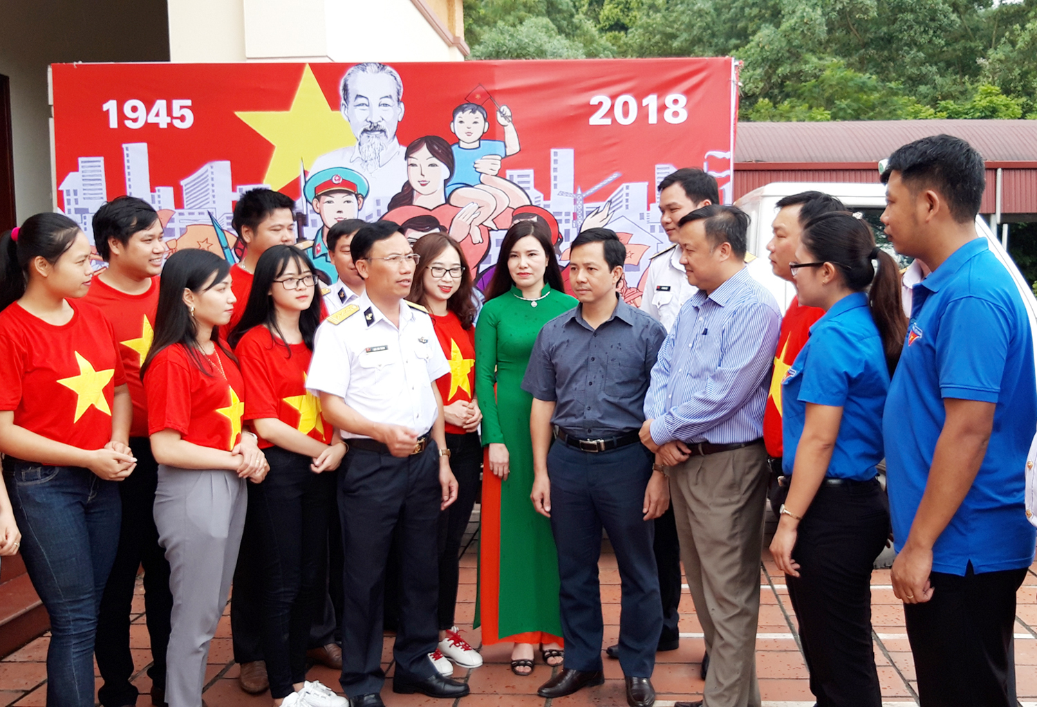 Trong những năm qua, Ban Tuyên giáo Tỉnh ủy đã phối hợp chặt chẽ với Cục Kỹ thuật Hải quân làm tốt công tác tuyên truyền về biển đảo trên địa bàn tỉnh. Ảnh T.L