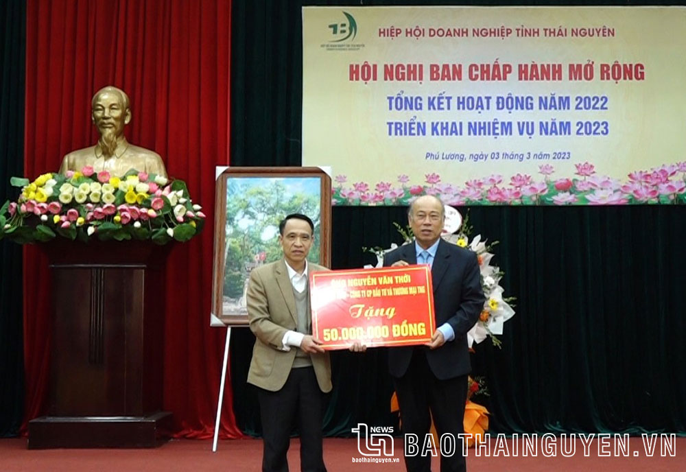 Hiệp hội Doanh nghiệp tỉnh: Hỗ trợ 450 triệu đồng giúp huyện Phú Lương xây dựng nông thôn mới