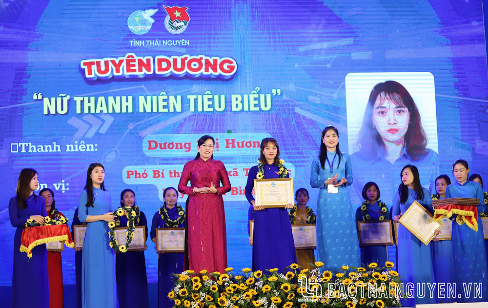 Tuyên dương 113 nữ thanh niên tiêu biểu và sinh viên 5 tốt