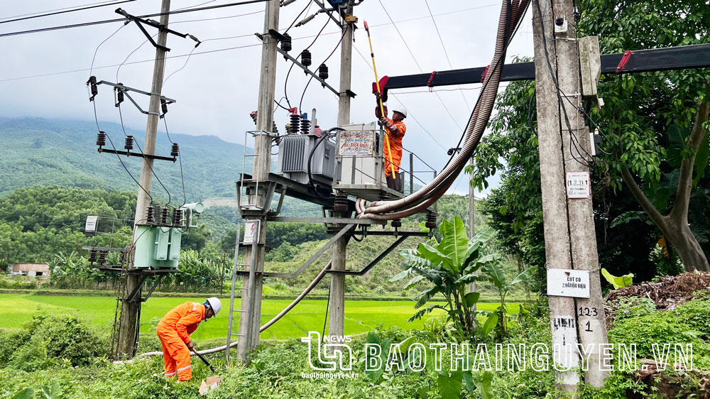Bảo đảm cấp điện mùa nắng nóng