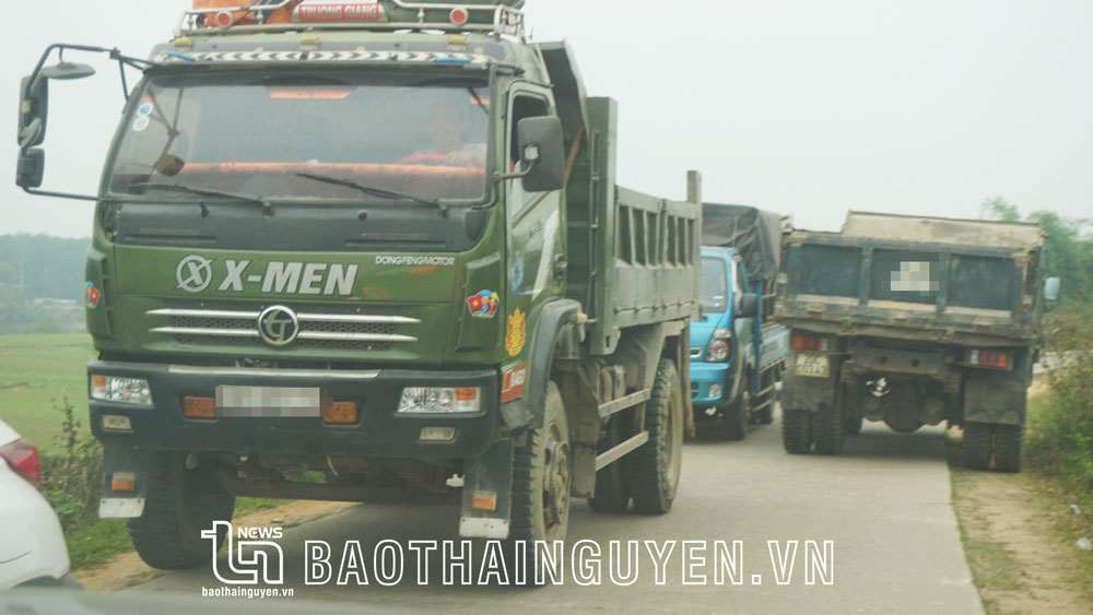Đường đê Cam Giá - Đồng Liên: Nhiều nguy cơ mất an toàn