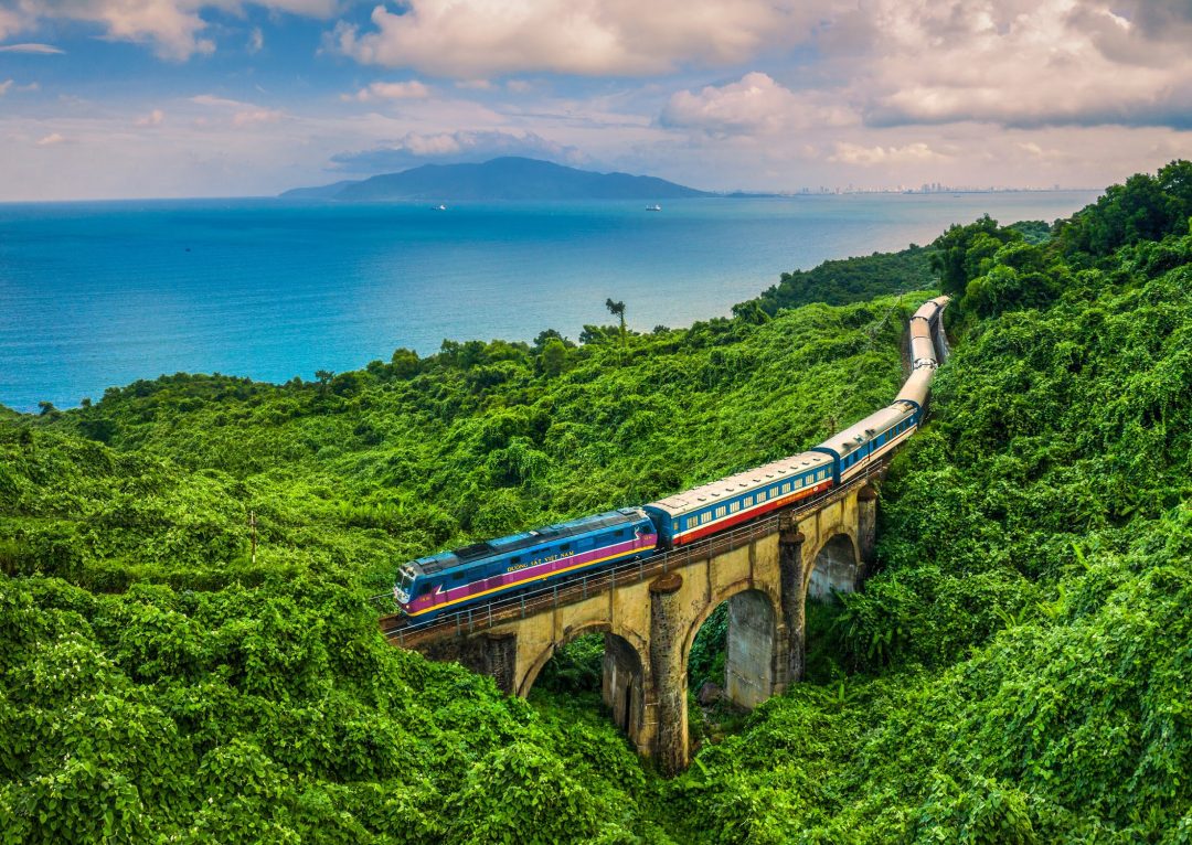 Kết luận của Bộ Chính trị về định hướng phát triển giao thông vận tải đường sắt Việt Nam đến năm 2030, tầm nhìn đến năm 2045
