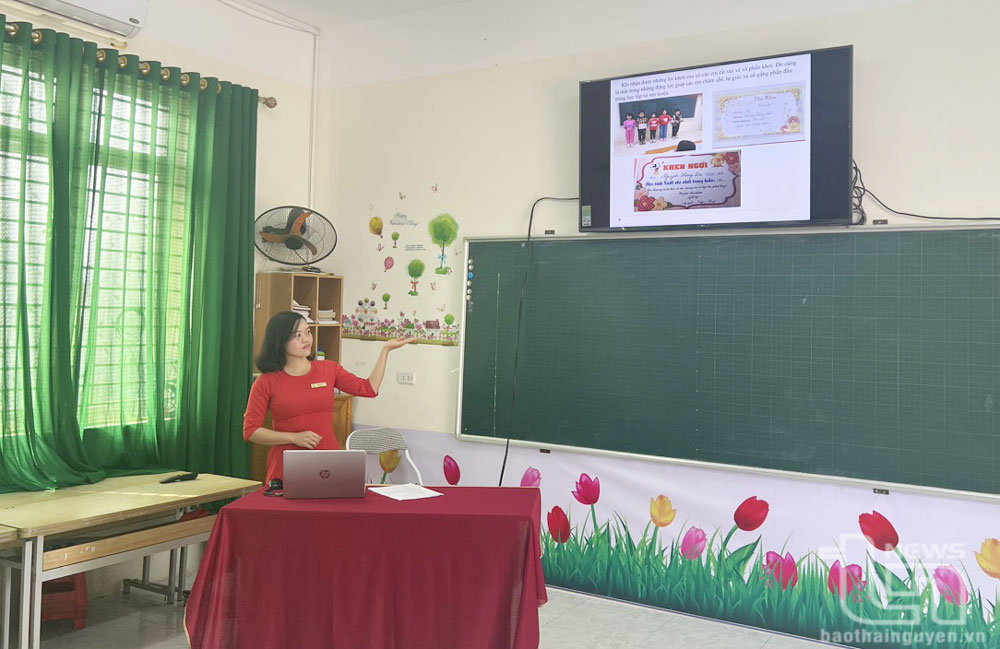 Một giáo viên thi “Trình bày biện pháp”.