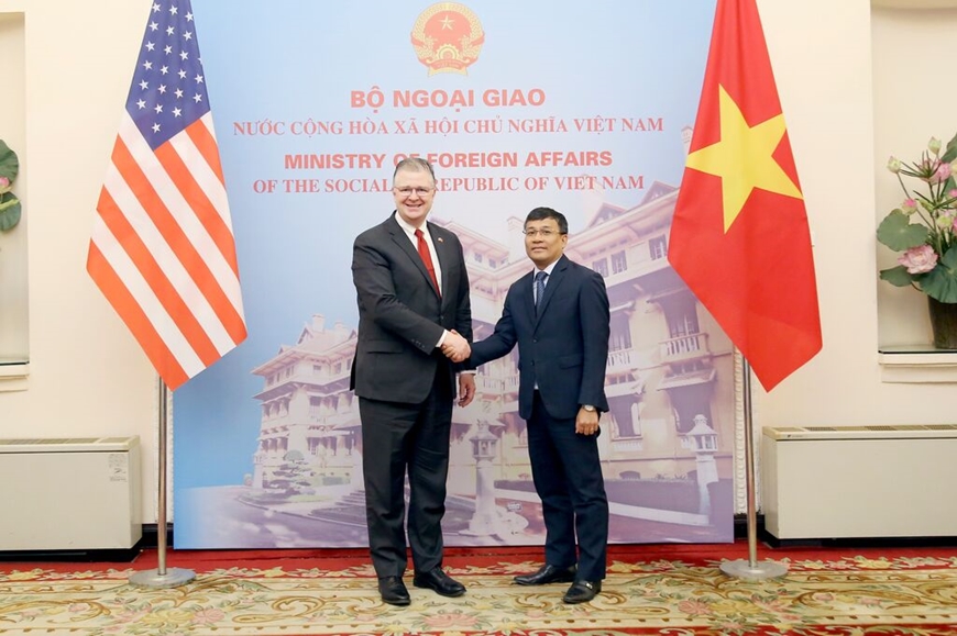 Ngày 1-3, tại Hà Nội, Thứ trưởng Thường trực Bộ Ngoại giao Nguyễn Minh Vũ và Trợ lý Ngoại trưởng Mỹ Daniel Kritenbrink đã đồng chủ trì Đối thoại Việt - Mỹ lần thứ 10 về châu Á - Thái Bình Dương.