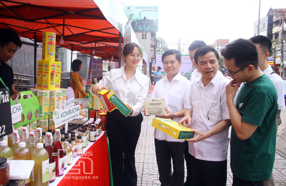 Sản phẩm OCOP của tỉnh được giới thiệu, cung ứng trong hệ thông siêu thị của Vincom