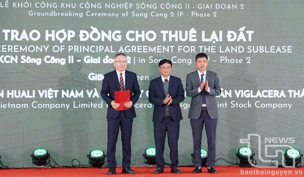 Ngay tại Lễ khởi công, đại diện Công ty cổ phần Viglacera Thái Nguyên đã ký kết hợp đồng cho thuê lại đất với Công ty TNHH Tập đoàn Huali Việt Nam.