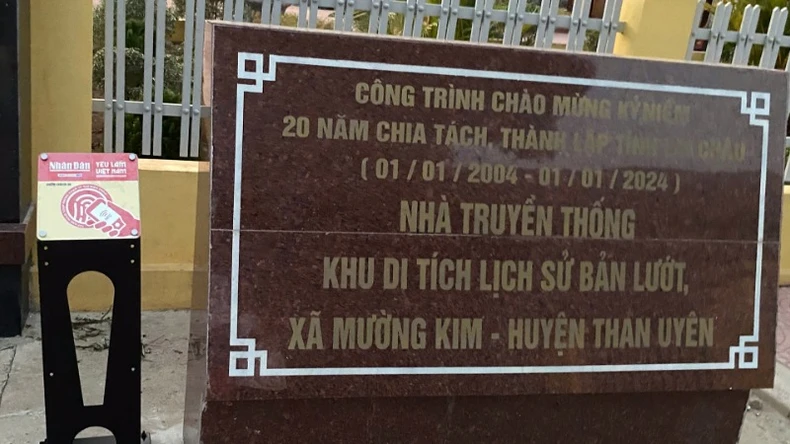 Bảng gắn chíp được lắp đặt tại Khu di tích lịch sử Bản Lướt.
