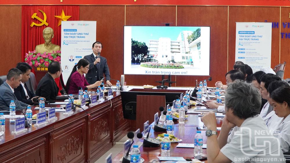 PGS.TS.BS. Vũ Văn Khiên - Tổng Thư ký, Phó Chủ tịch Hội Khoa học tiêu hóa Việt Nam, Phó Chủ tịch Liên Chi hội Nội soi Tiêu hóa Việt Nam, trao đổi tại Hội thảo.