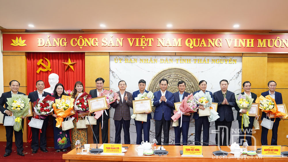 Tỉnh ủy Thái Nguyên: Tuyên dương cán bộ gương mẫu trong sắp xếp, tinh gọn bộ máy