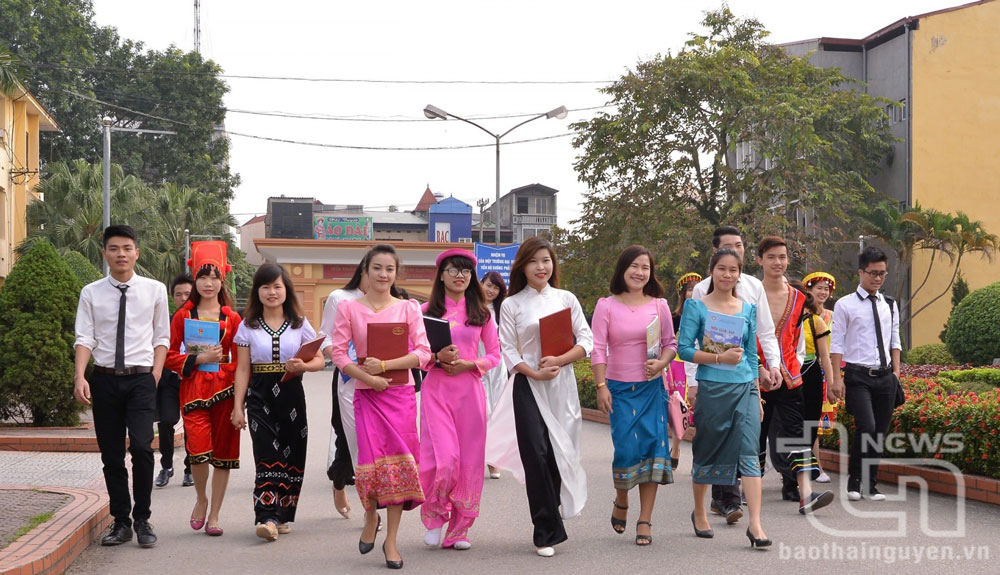 Tạo điều kiện tối ưu để lưu học sinh Lào học tập