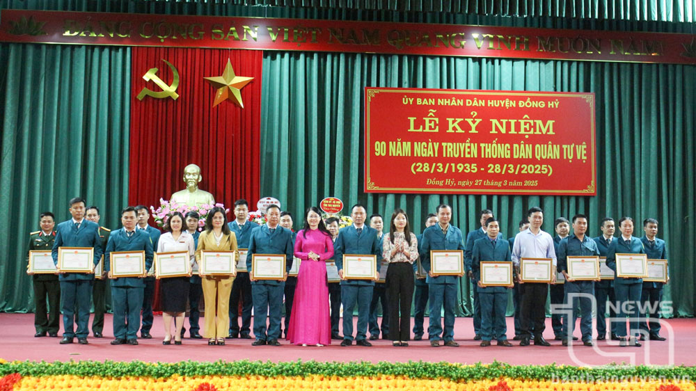 Đồng Hỷ: Khen thưởng 54 tập thể, cá nhân có thành tích trong công tác dân quân tự vệ